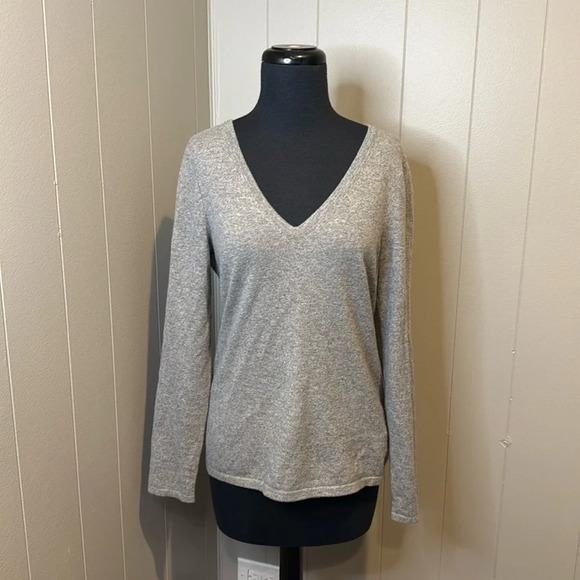 Black Label Saks Fifth Avenue Women’s Medium Cashmete V Neck Long Sleeve Sweater - Picture 1 of 6